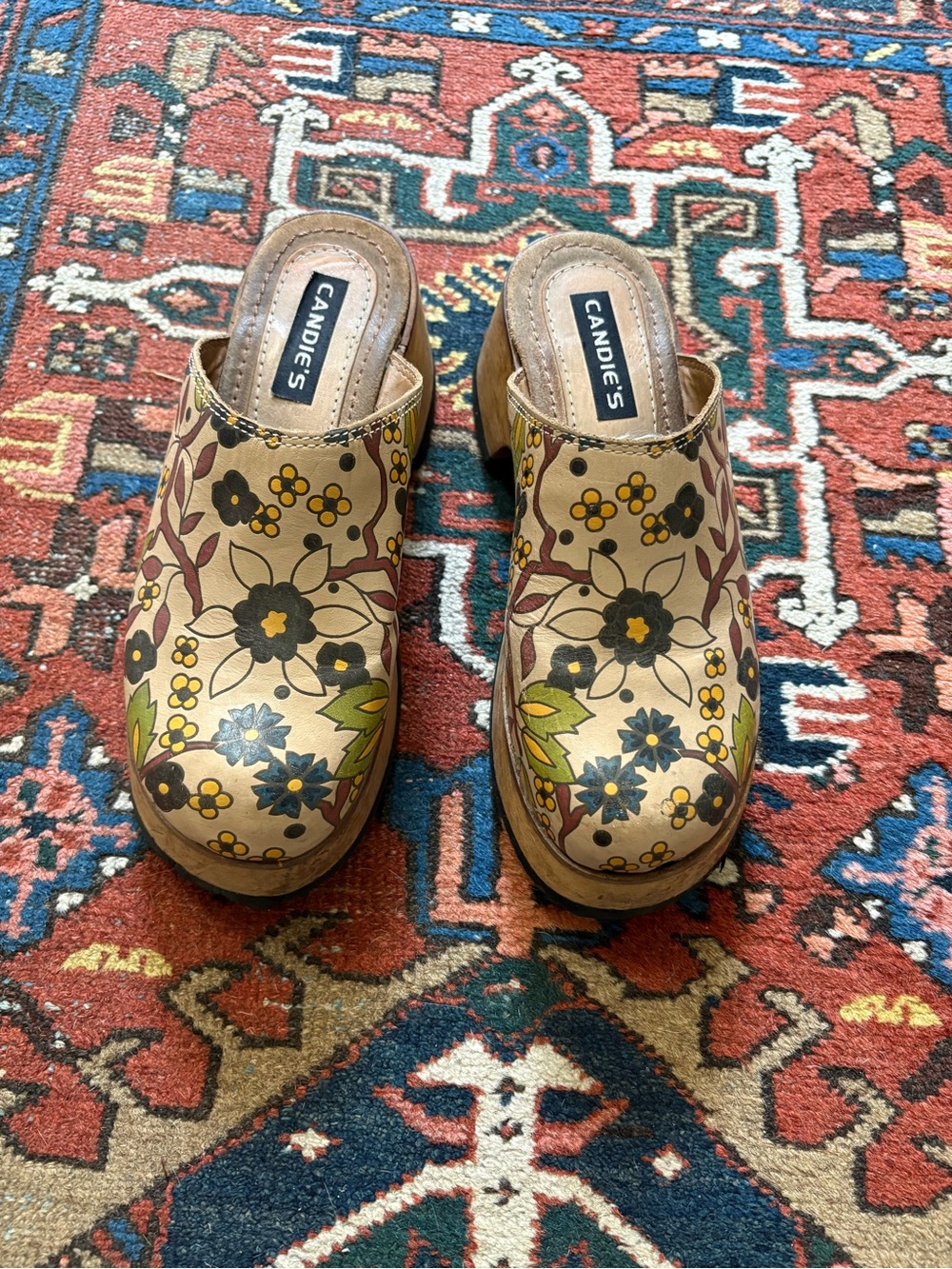 Candie's Beige Floral Leather vintage chunky platform Clogs Black beige Accents